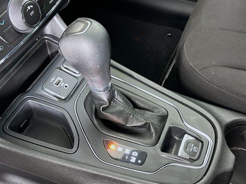 Used 2021 Jeep Cherokee Latitude image 24