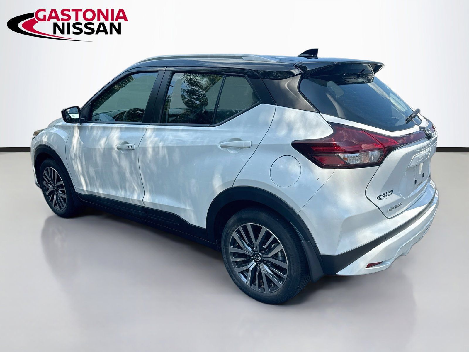 Used 2023 Nissan Kicks SV FWD image 6