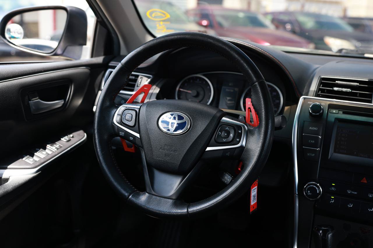 Used 2015 Toyota Camry SE FWD image 29