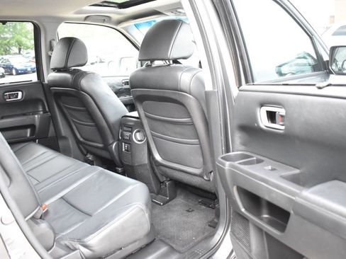 Used 2010 Honda Pilot Touring image 19