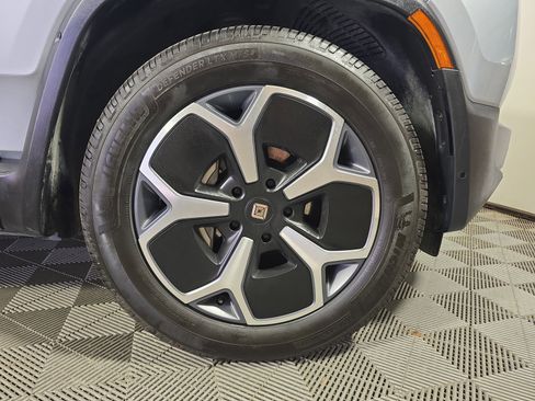 Used 2024 Rivian R1S Adventure AWD/4WD image 11