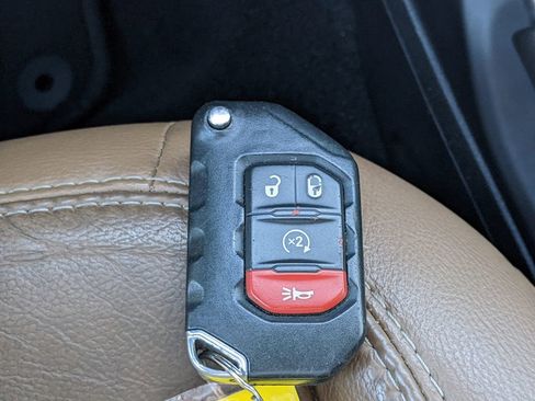 Used 2020 Jeep Gladiator Overland w/ LED Lighting Group image 24