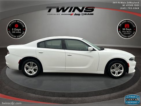 Used 2022 Dodge Charger SXT image 2