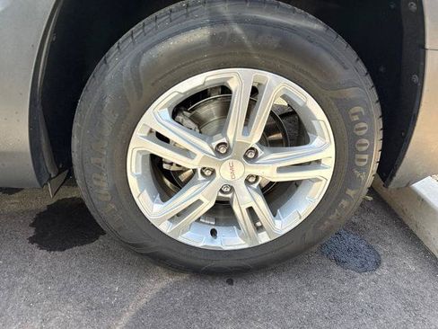 Used 2019 GMC Terrain SLE w/ Driver Convenience Package FWD image 4