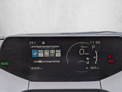 Used 2025 Toyota Prius LE image 10