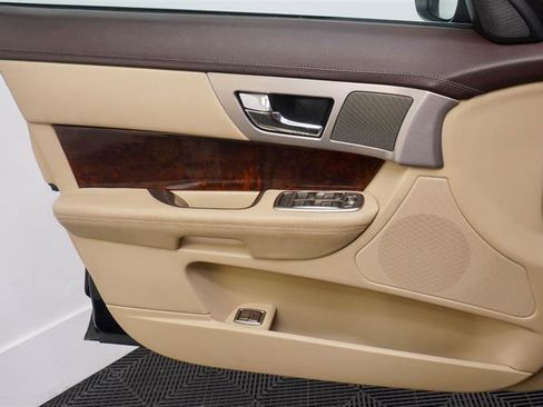 Used 2009 Jaguar XF Luxury image 31