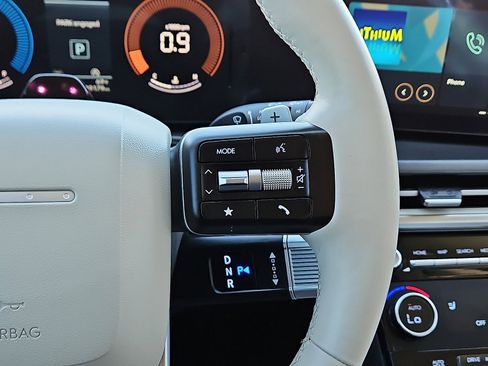 Used 2025 Hyundai Santa Fe SEL image 17