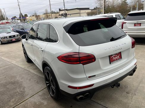 Used 2015 Porsche Cayenne S image 4