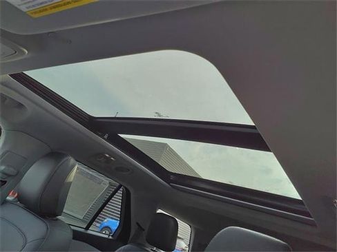 New 2023 Ford Explorer XLT w/ Equipment Group 202A image 19