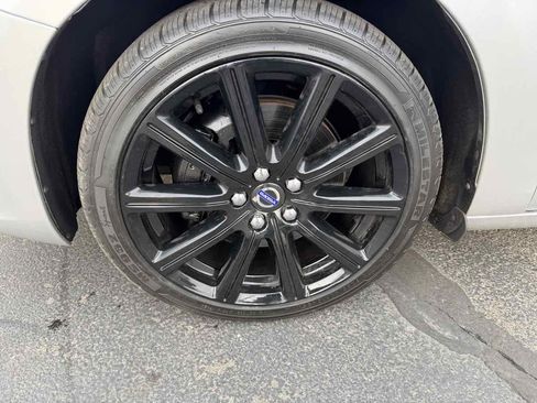 Used 2017 Volvo S60 T5 Inscription image 9