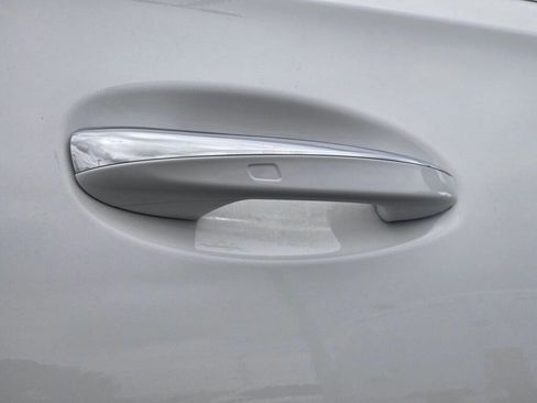 Used 2025 Mercedes-Benz GLE 450e 4MATIC image 29