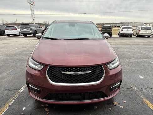 Used 2022 Chrysler Pacifica Limited image 8