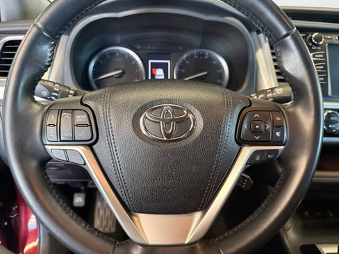 Used 2018 Toyota Highlander XLE AWD/4WD image 13