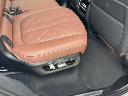 Used 2026 BMW X7 xDrive40i w/ M Sport Package AWD/4WD image 11