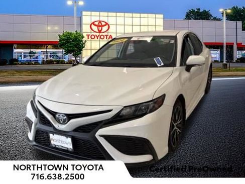 Used 2024 Toyota Camry SE image 1