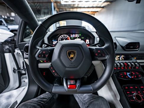 Used 2016 Lamborghini Huracan LP 610-4 image 40