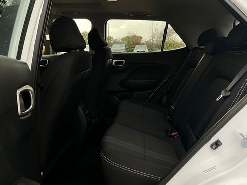 Used 2025 Hyundai Venue SEL image 11