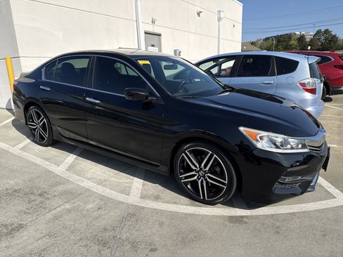 Used 2017 Honda Accord Sport image 2