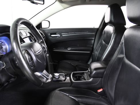 Used 2019 Chrysler 300 Touring L w/ Quick Order Package 22F image 20