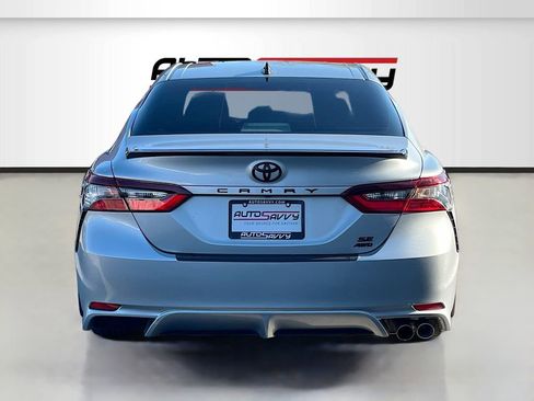 Used 2022 Toyota Camry SE w/ Carpet Mat Package (TMS) AWD/4WD image 6
