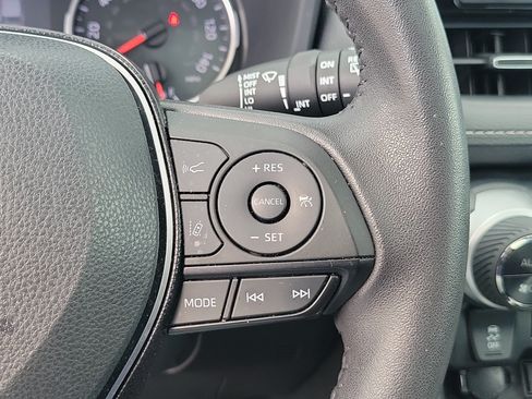 Used 2021 Toyota RAV4 XLE Premium FWD image 27