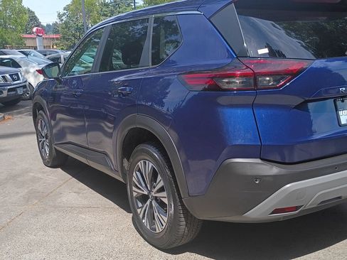 Used 2023 Nissan Rogue SV AWD/4WD image 6