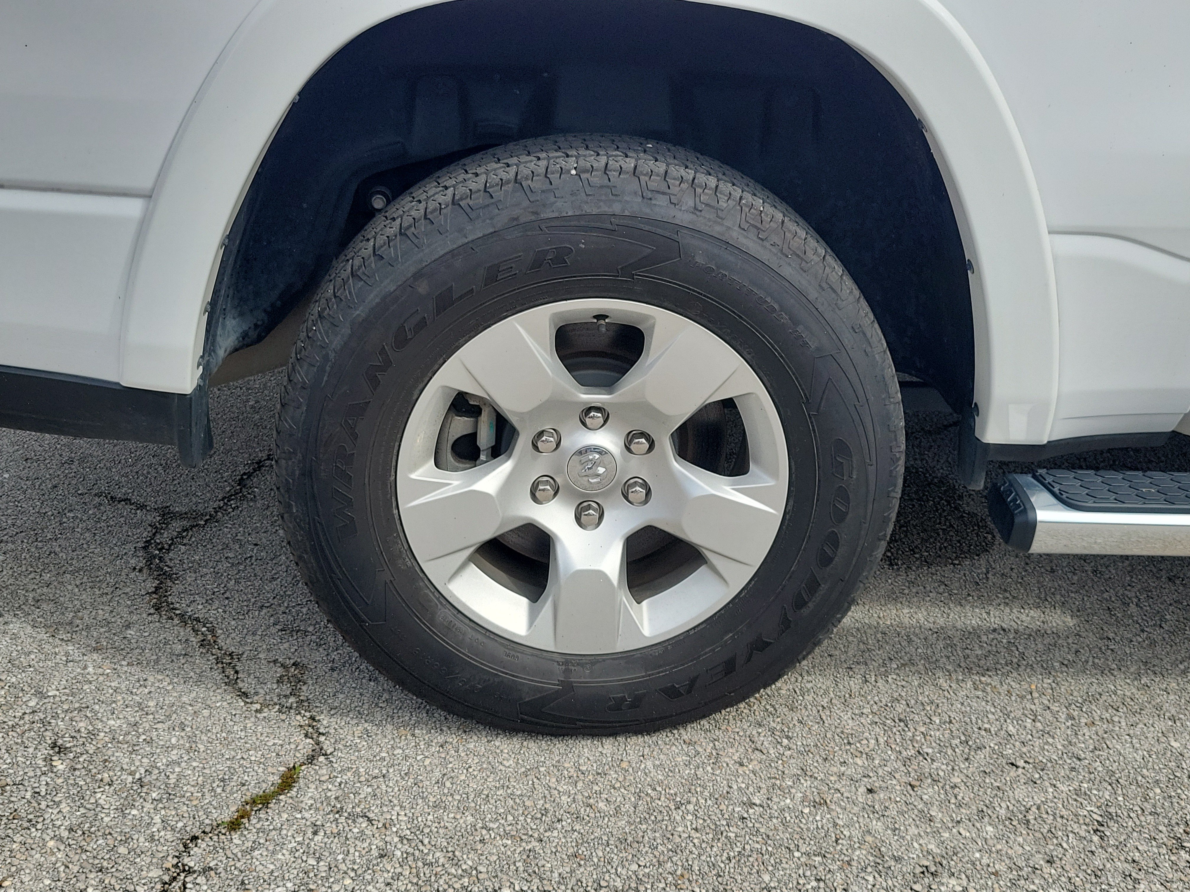 Used 2025 RAM 1500 Big Horn AWD/4WD image 5