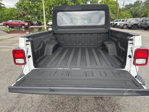 Certified 2024 Jeep Gladiator Sport image 30