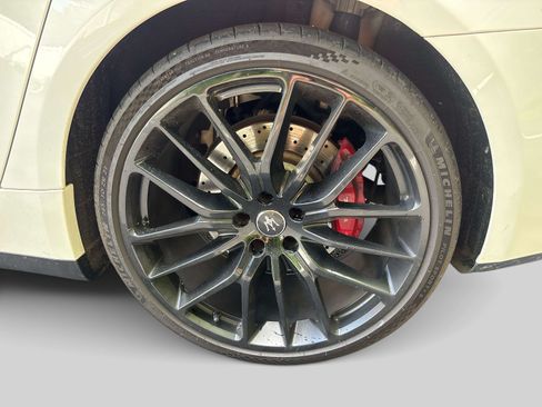 Used 2014 Maserati Quattroporte GTS RWD image 8