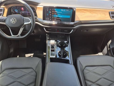 Used 2025 Volkswagen Atlas SE FWD image 26
