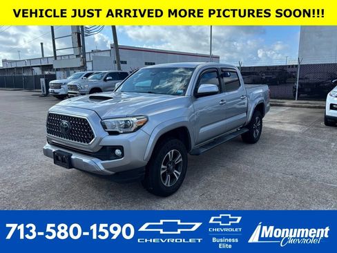 Used 2018 Toyota Tacoma TRD Sport RWD image 1