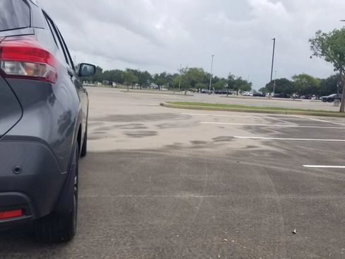Used 2020 Nissan Kicks SV FWD image 22