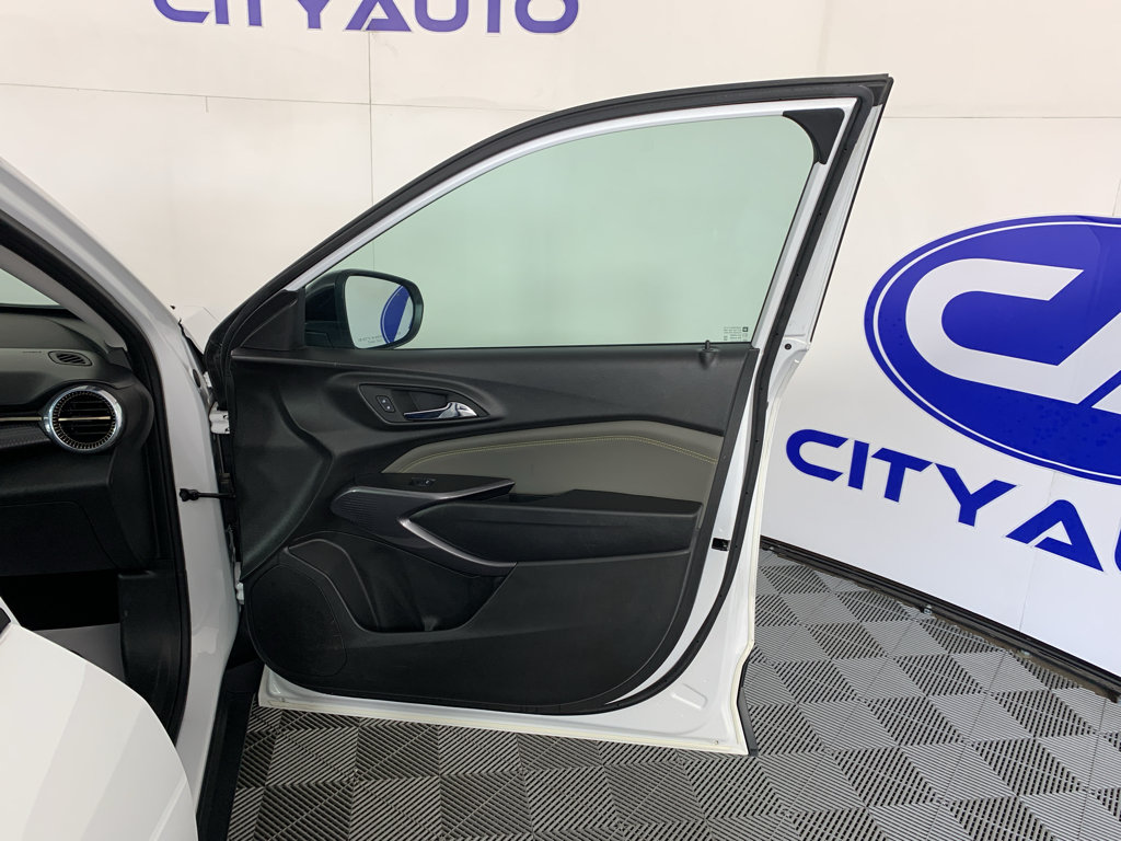 Used 2025 Chevrolet Trax ACTIV w/ Sunroof Package FWD image 38