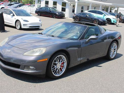 Used 2010 Chevrolet Corvette Coupe w/ 1LT RWD image 5