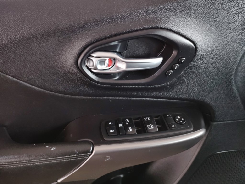 Used 2020 Jeep Cherokee Limited AWD/4WD image 22