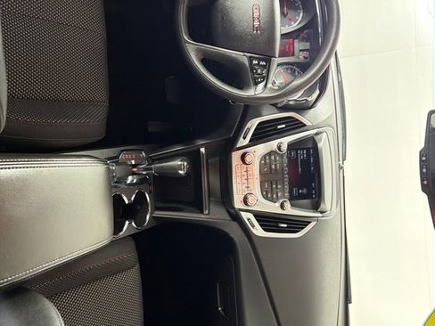 Used 2017 GMC Terrain SLE FWD image 25