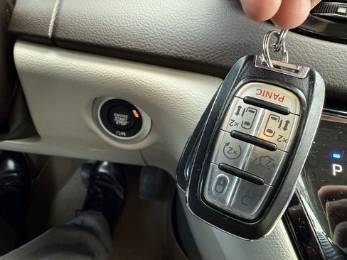 Used 2017 Chrysler Pacifica Touring-L Plus w/ Advanced Safetytec Group image 22