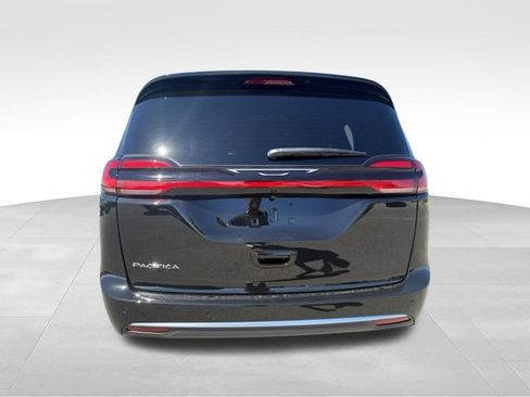 New 2027 Chrysler Pacifica Select FWD image 16
