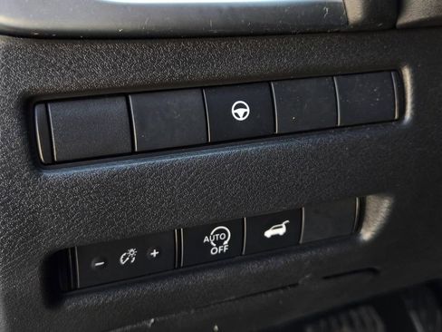 Used 2025 Nissan Rogue SV image 18