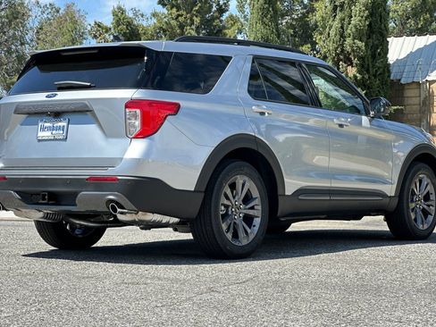 New 2024 Ford Explorer XLT w/ Equipment Group 202A image 5