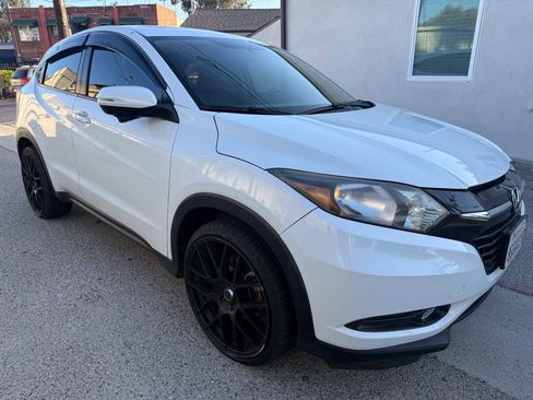 Used 2018 Honda HR-V EX image 4
