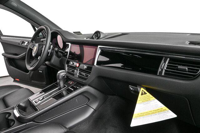 Certified 2026 Porsche Macan AWD/4WD image 25