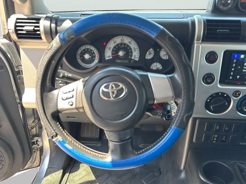 Used 2007 Toyota FJ Cruiser 4WD w/ Upgrade Pkg 1 image 16