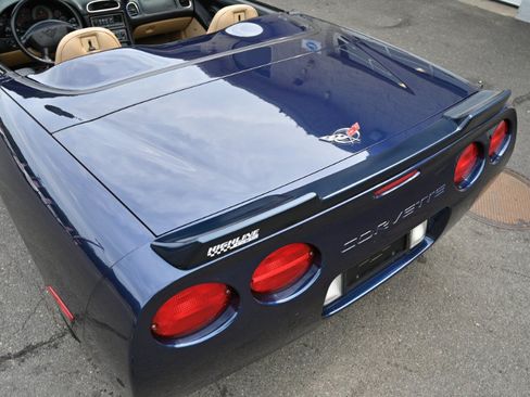 Used 2000 Chevrolet Corvette Convertible w/ Memory Pkg RWD image 23