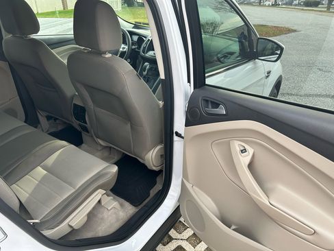 Used 2015 Ford Escape SE w/ Equipment Group 201A image 16