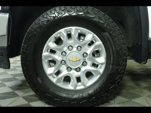 Used 2024 Chevrolet Silverado 2500 LT image 13