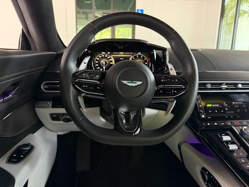 Used 2025 Aston Martin V8 Vantage Coupe RWD image 34