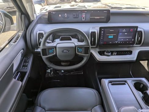 Certified 2025 Ford Expedition Active image 15