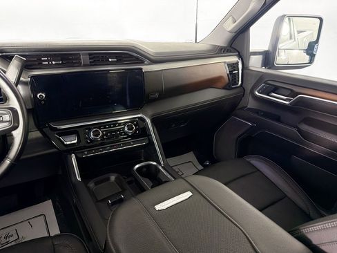 Used 2025 GMC Sierra 2500 Denali image 25
