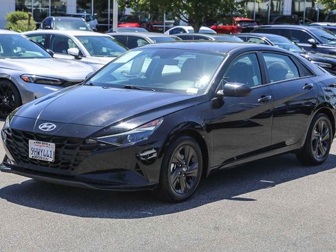 Used 2023 Hyundai Elantra Blue FWD image 3